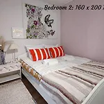 Prázdninový dům Lumi & Luonto - Entire 100 Sqm 3-br House With Private Wood Fired Sauna
