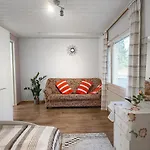 Lumi & Luonto - Entire 100 Sqm 3-br House With Private Wood Fired Sauna Prázdninový dům *