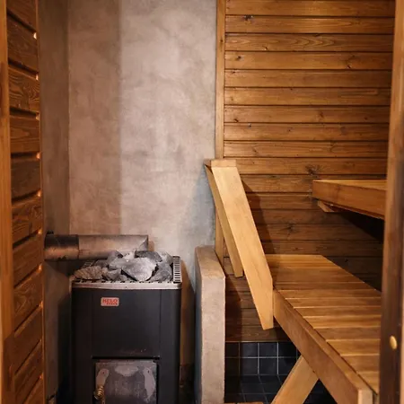 Lumi & Luonto - Entire 100 Sqm 3-br House With Private Wood Fired Sauna Hébergement de vacances Oulu